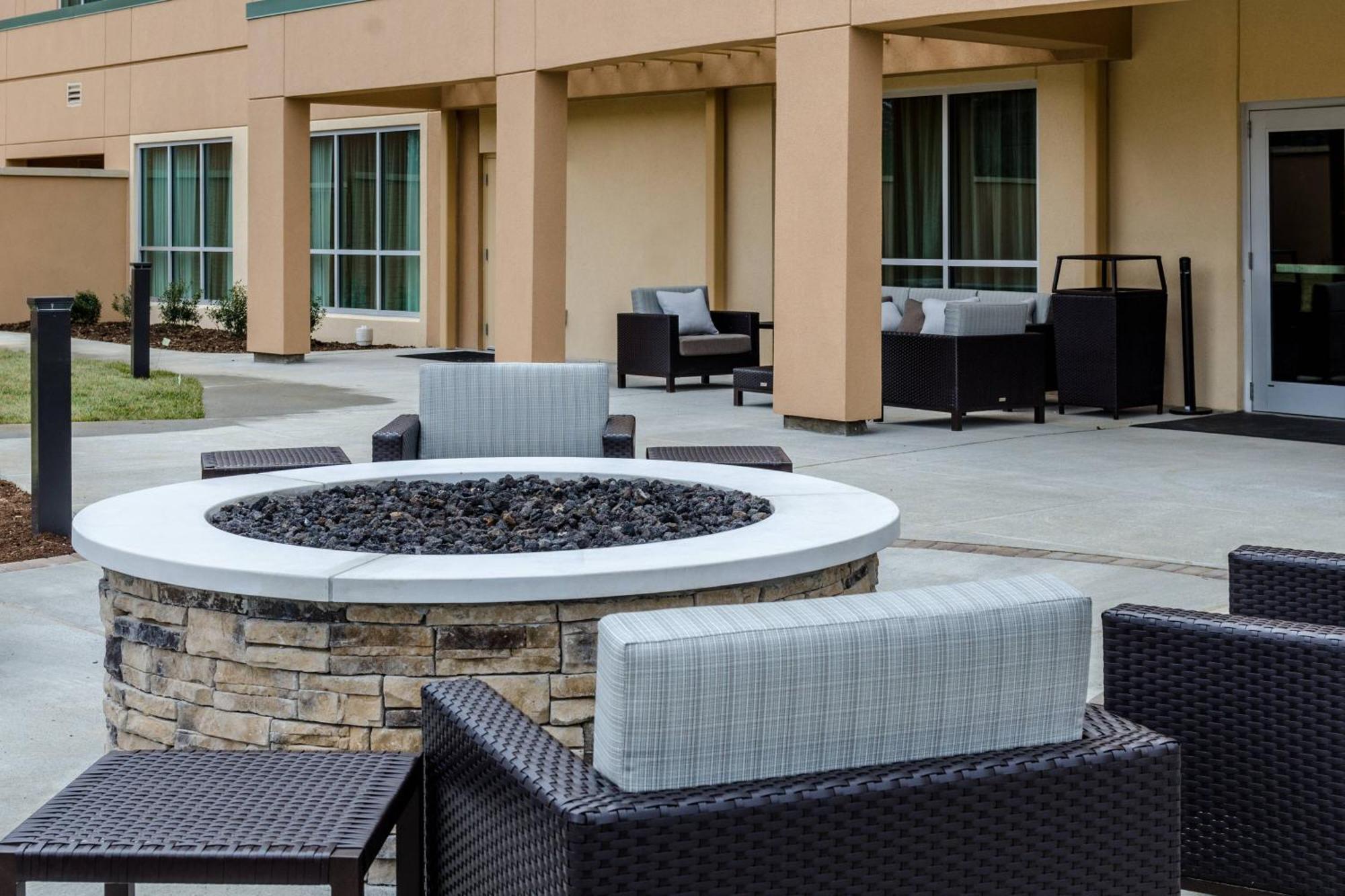 Courtyard By Marriott Somerset Esterno foto