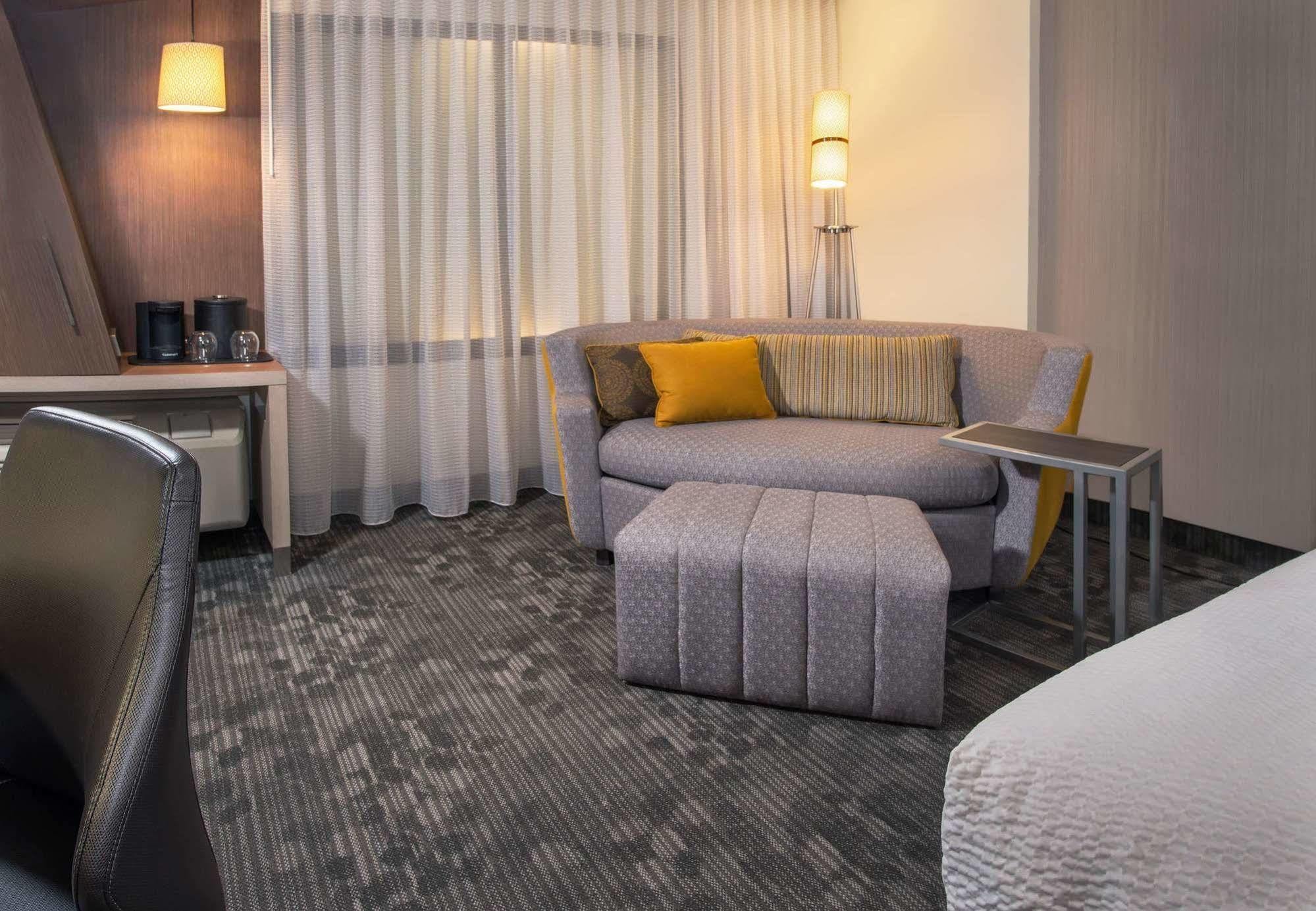 Courtyard By Marriott Somerset Esterno foto